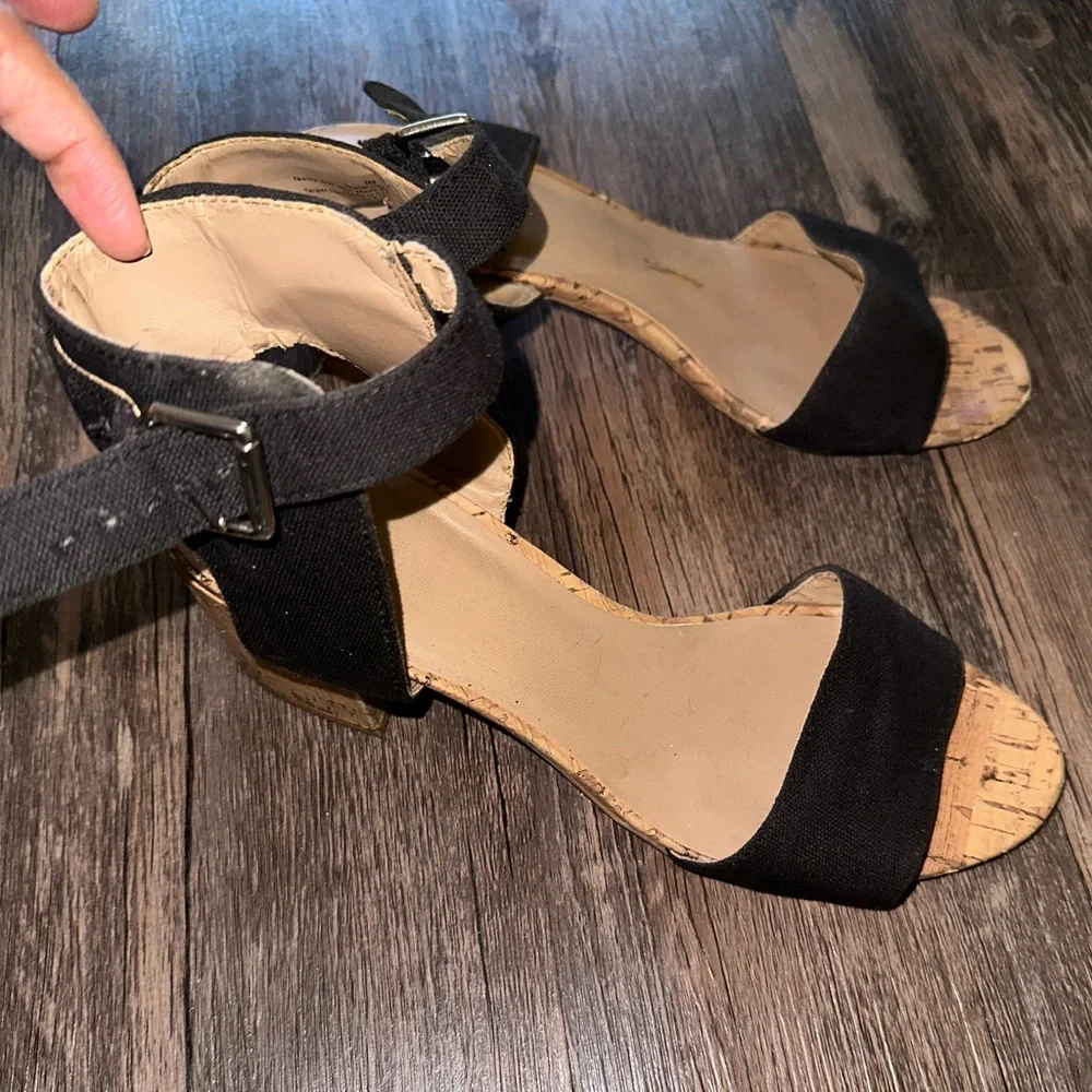 Merona Black and Tan Heels size 9 1/2